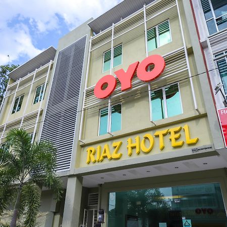 Oyo 89839 Riaz Hotel Malakka Dış mekan fotoğraf