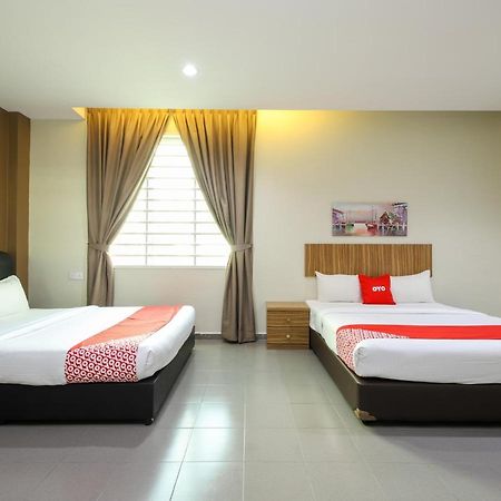Oyo 89839 Riaz Hotel Malakka Dış mekan fotoğraf