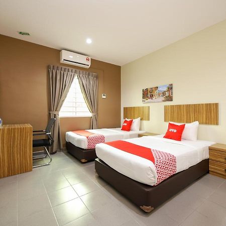 Oyo 89839 Riaz Hotel Malakka Dış mekan fotoğraf