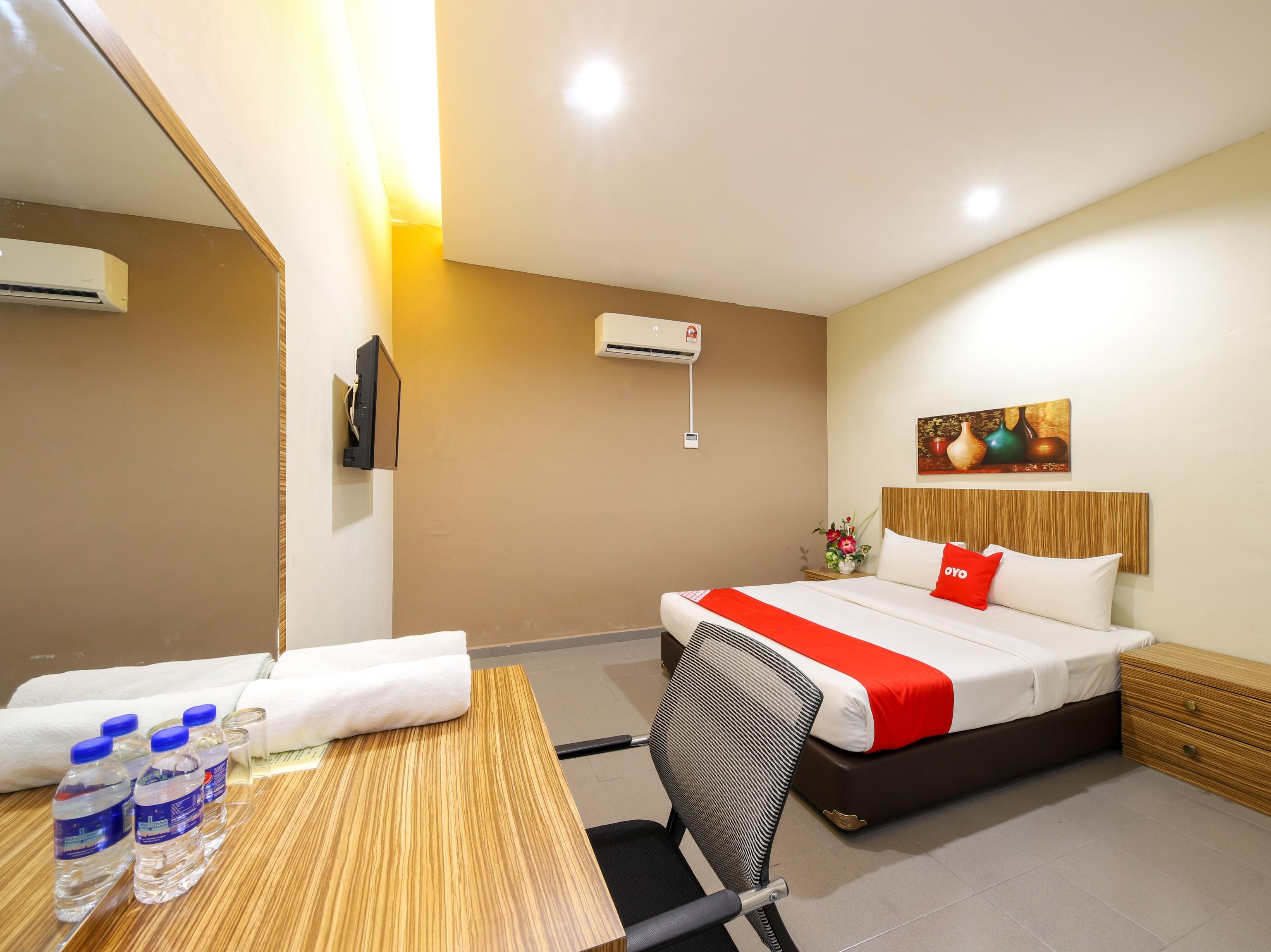 Oyo 89839 Riaz Hotel Malakka Dış mekan fotoğraf