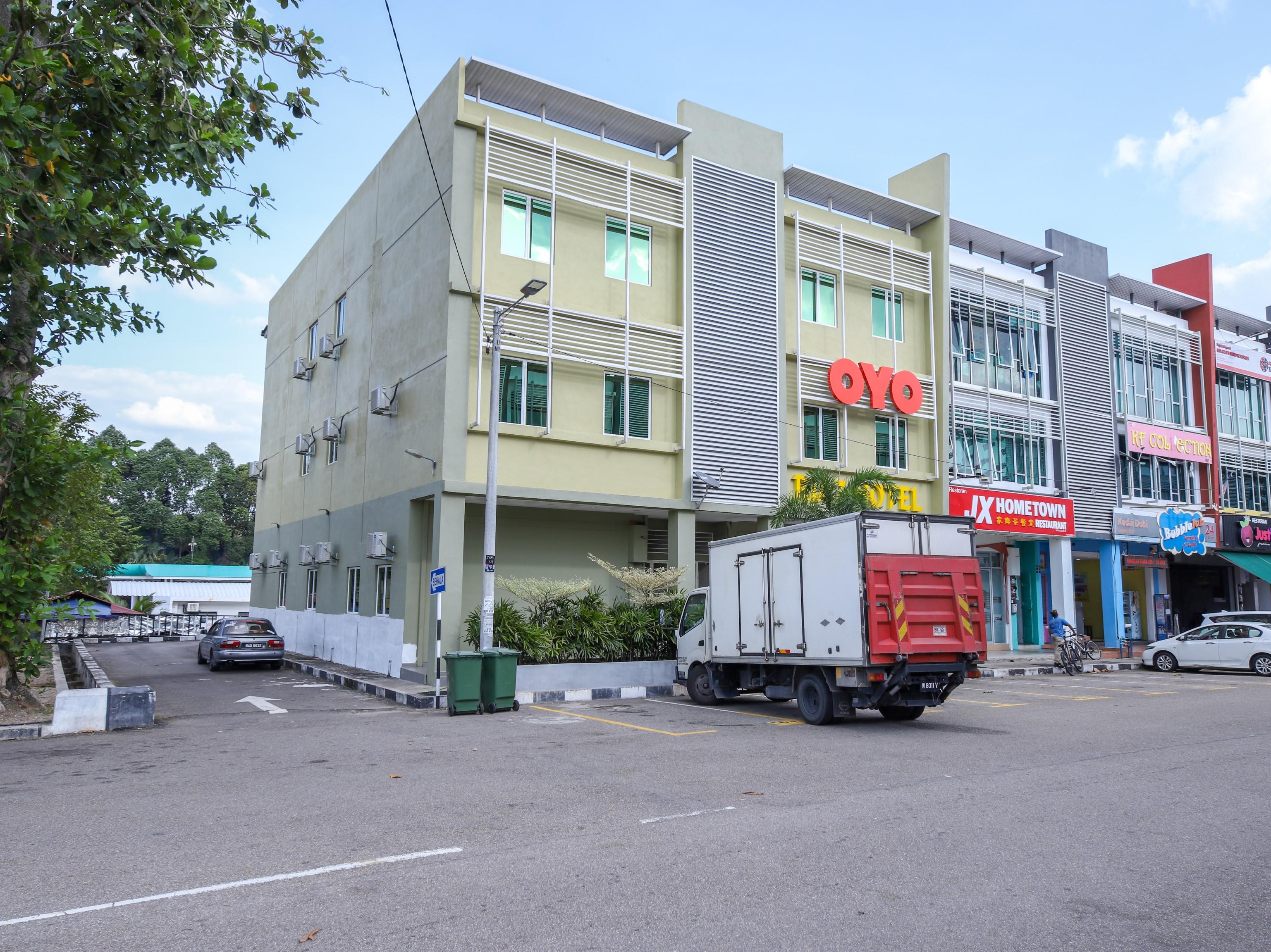 Oyo 89839 Riaz Hotel Malakka Dış mekan fotoğraf