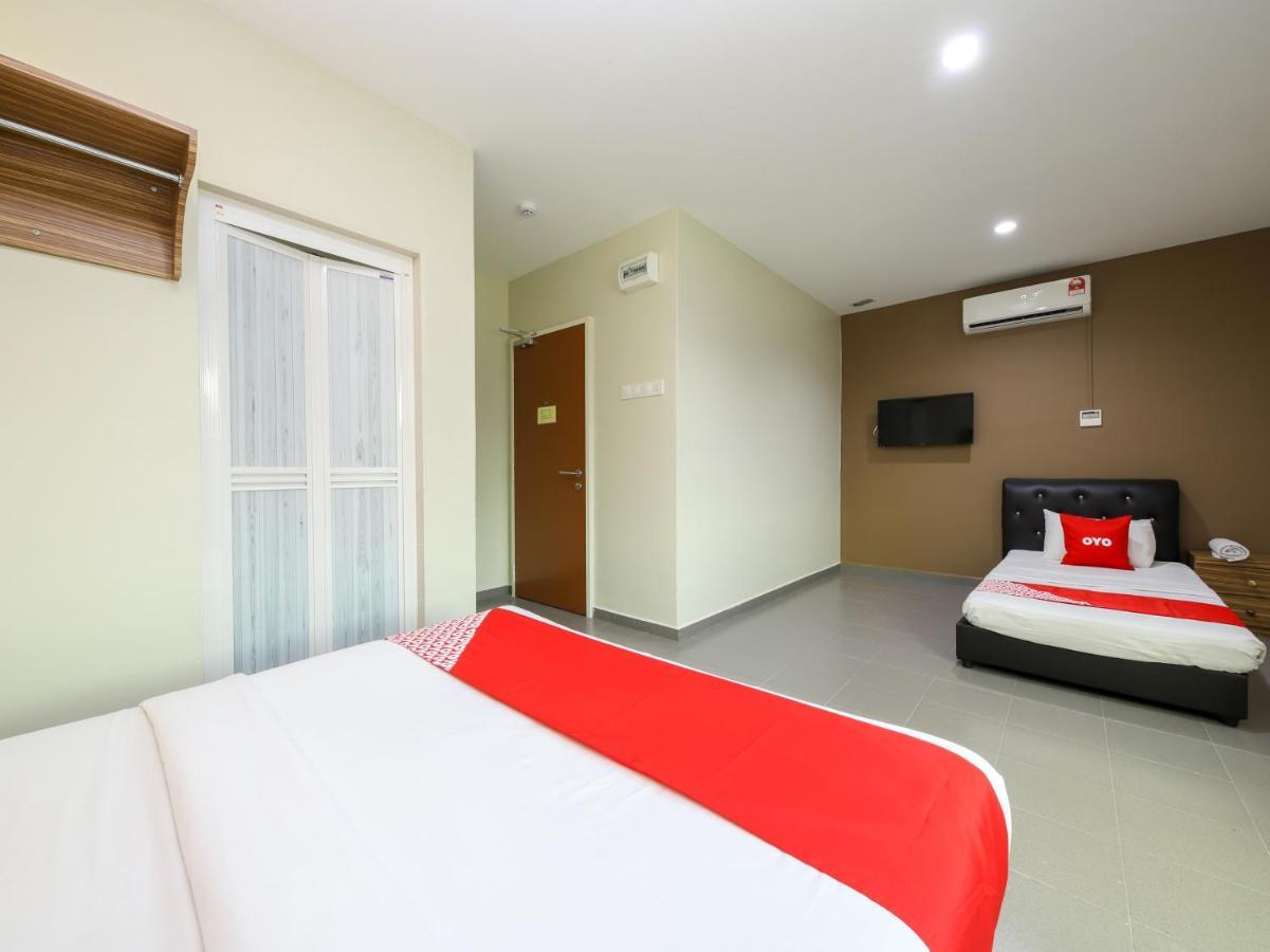 Oyo 89839 Riaz Hotel Malakka Dış mekan fotoğraf