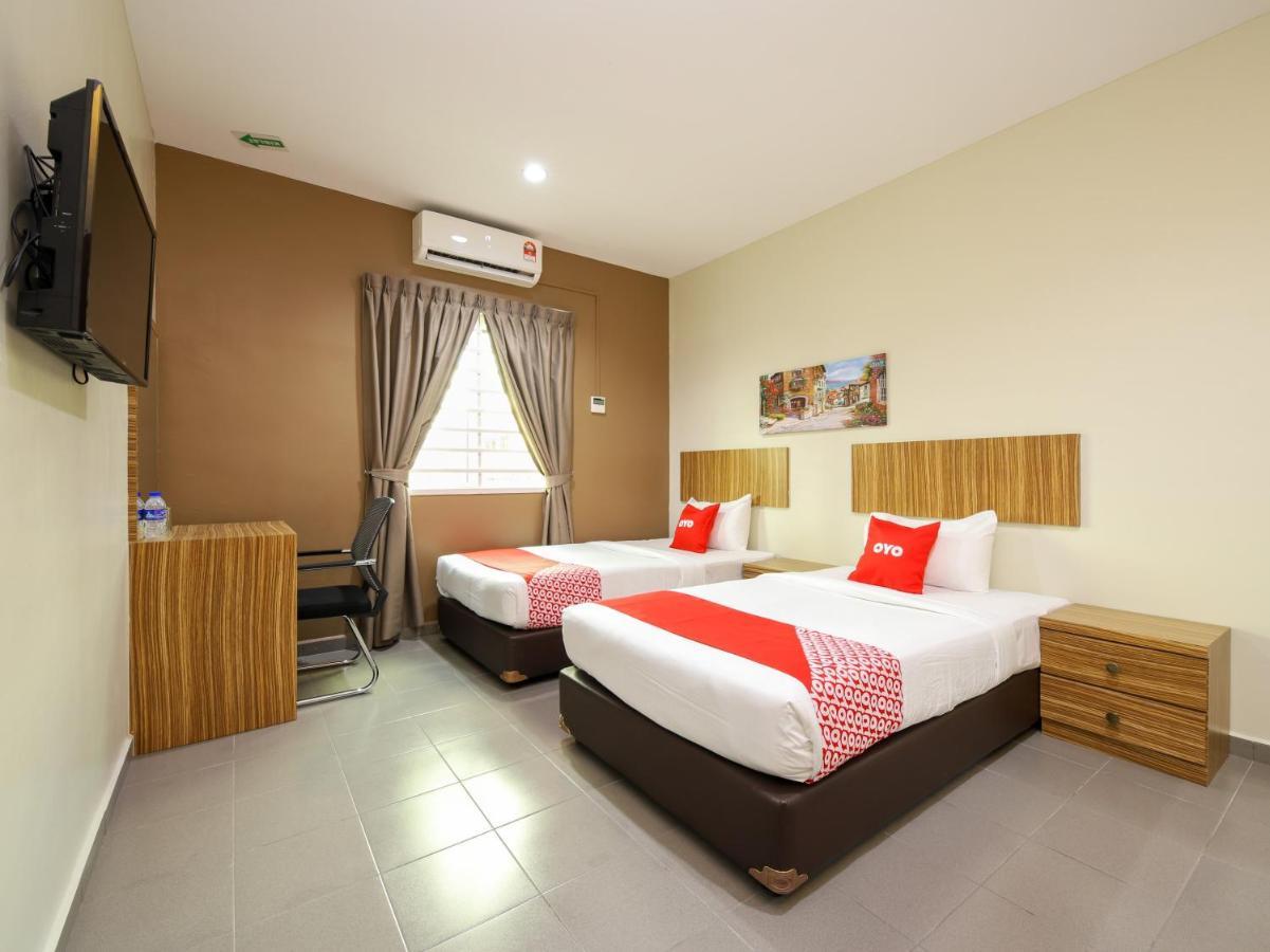 Oyo 89839 Riaz Hotel Malakka Dış mekan fotoğraf